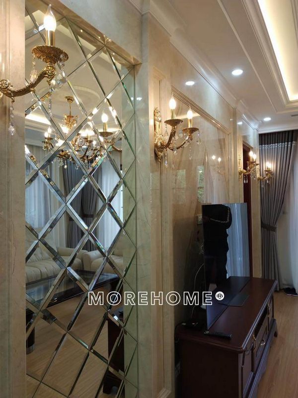Gương cốt bỉ 5mm nhập khẩu sử dùng cho phòng khách tân cổ điển tại Hà Nội